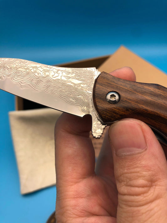 Folding Knife | Damascus Pattern Steel | VG10 Steel | Kitty Hawk