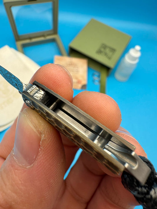 Pocket Knife | Swiss Powder Steel | Damascus Steel | Golden Cicada