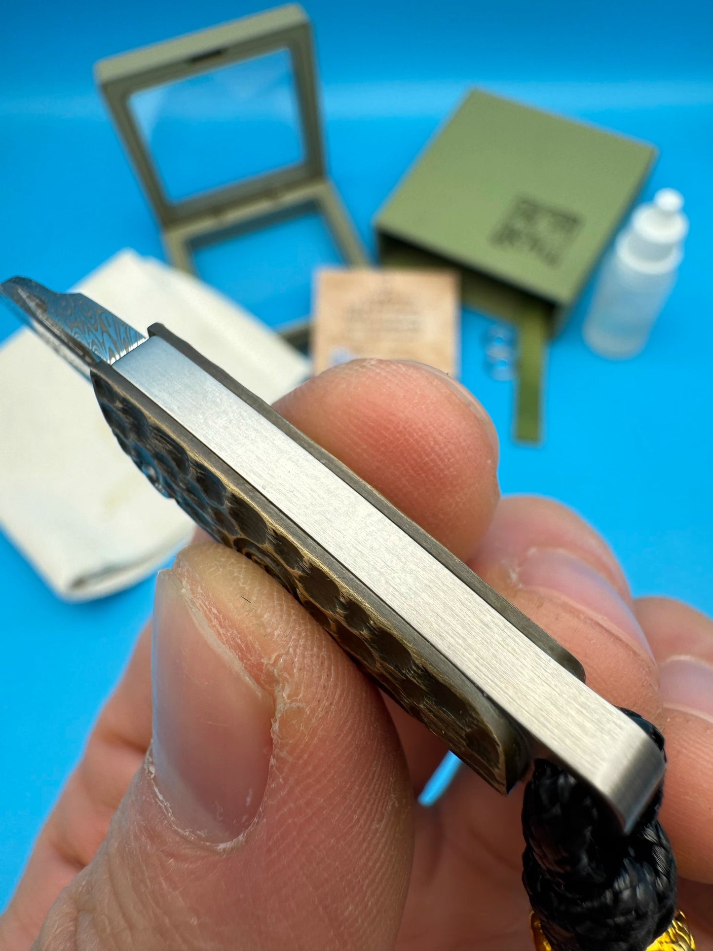 Pocket Knife | Swiss Powder Steel | Damascus Steel | Golden Cicada