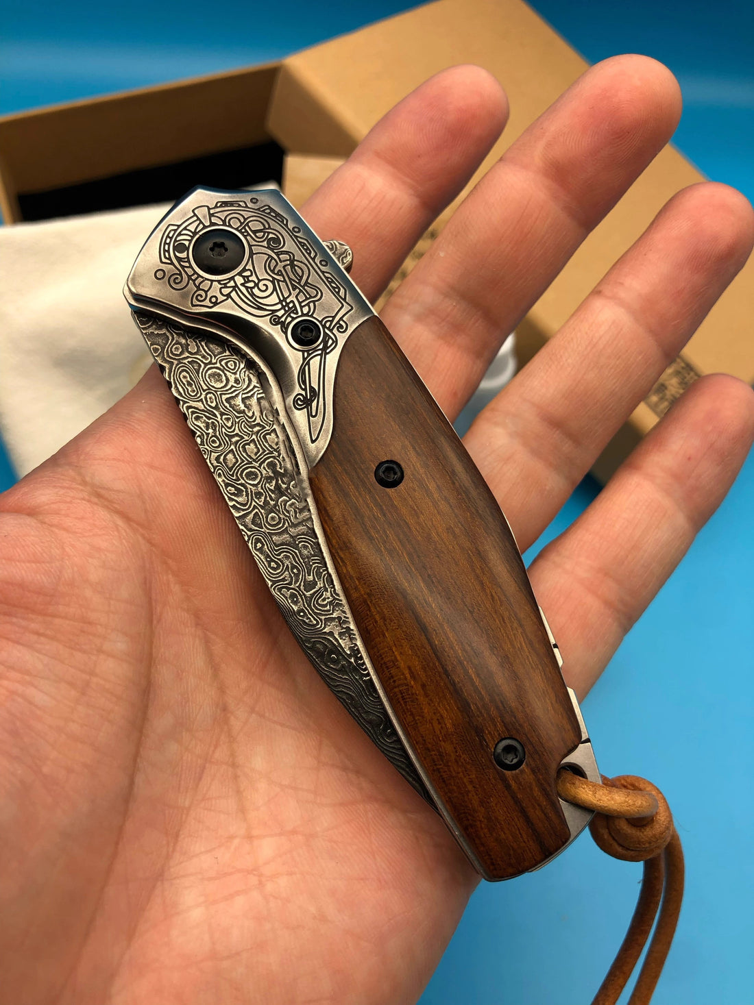 Folding Knife | Damascus Pattern Steel | Ironwood Handle