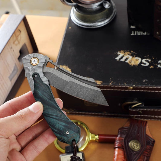 What are the advantages of Damascus steel?