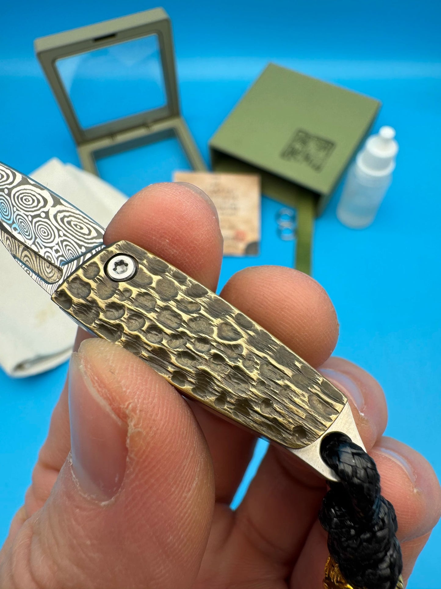 Pocket Knife | Swiss Powder Steel | Damascus Steel | Golden Cicada